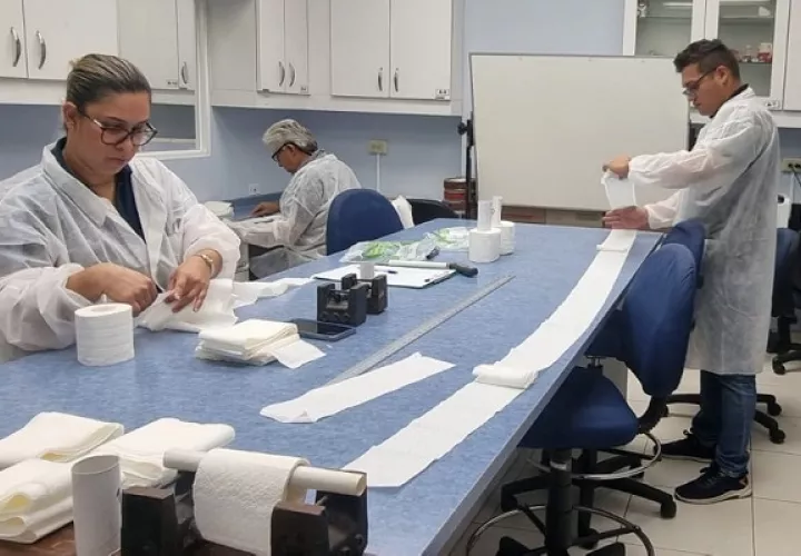Cuando el producto no cumple con el contenido declarado y la información comercial, se les comunica a las empresas, que deben realizar los correctivos necesarios. Foto: Cortesía Acodeco