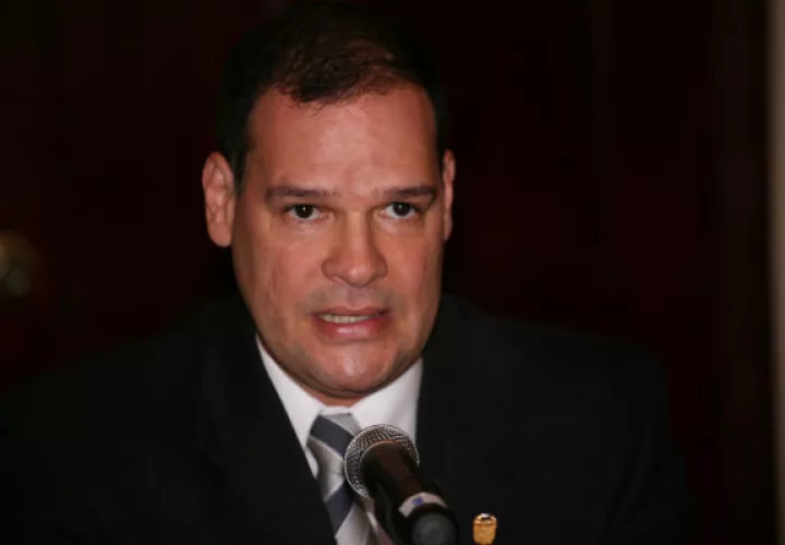 Si el candidato oficialista José Gaby Carrizo gana las primarias, Ricardo Martinelli lo van a condenar, afirma el precandidato José Miguel González. Foto: Archivo