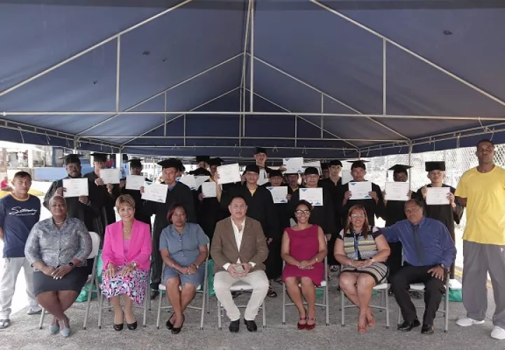 En el Centro Penitenciario de Nueva Esperanza en Colón, se graduaron del programa  20 hombres. Foto: Diomedes Sánchez 