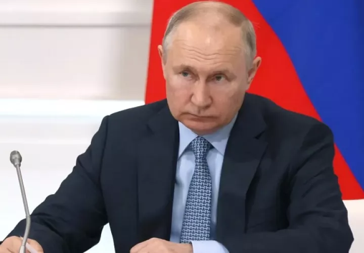 Putin destacó el enorme aporte de los nuevos tipos de blindados y los sistemas de ataque aéreo. Foto: EFE