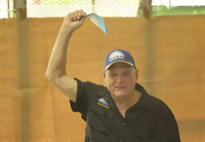 Ricardo Martinelli votó en el colegio Richard Newman. 