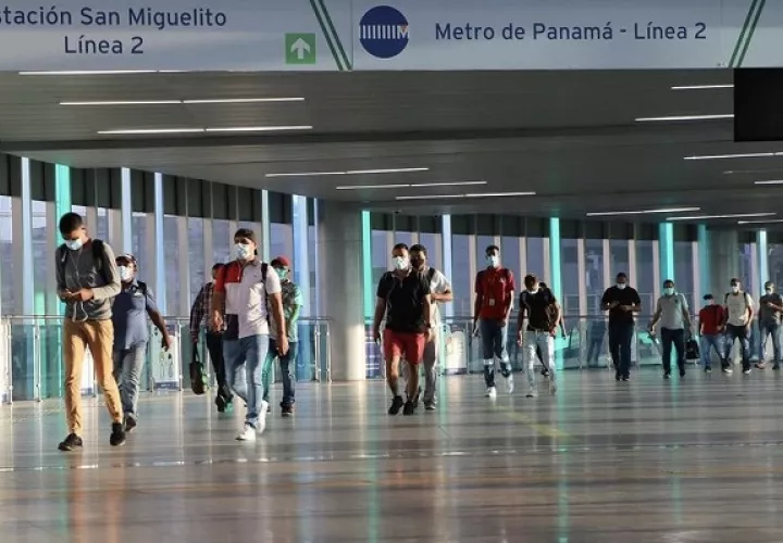 El requerimiento salarial de los hombres es superior al de las mujeres, según Konzerta. Foto: Cortesía Metro de Panamá 