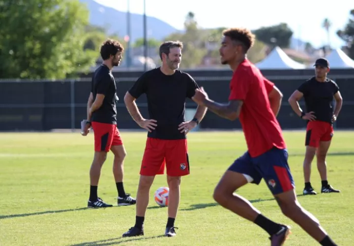 Thomas Christiansen en el trabajo de este sábado. Fepafut