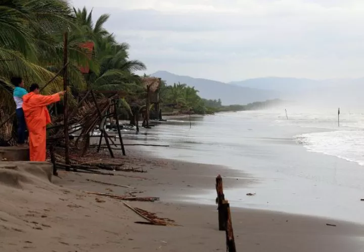 En un comunicado el SMN indicó que la depresión tropical "2-E" se intensificó a la tormenta tropical "Beatriz". Foto: EFE