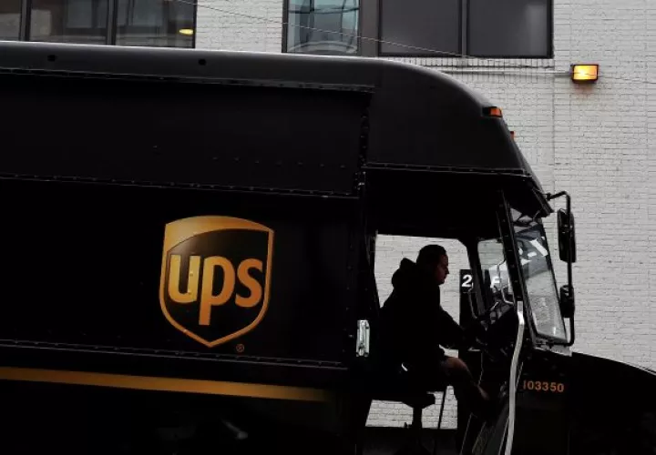 Según algunos cálculos, hasta un 6 % del producto interior bruto (PIB) de Estados Unidos se mueve a bordo de los camiones de UPS.