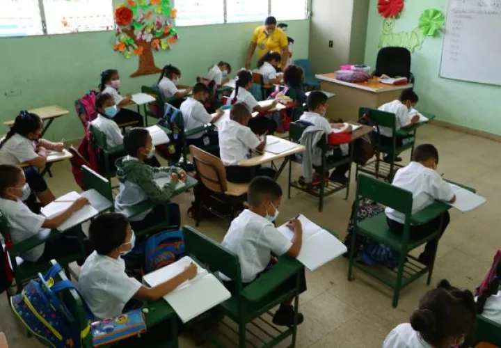 El calendario escolar señala que el período de balance y graduaciones de los estudiantes será del 26 al 29 de diciembre de 2023, o sea, una semana.