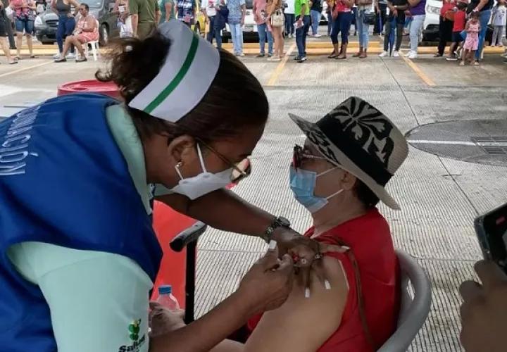 La población  más vulnerable debe vacunarse contra la influenza. Foto: Cortesía Minsa