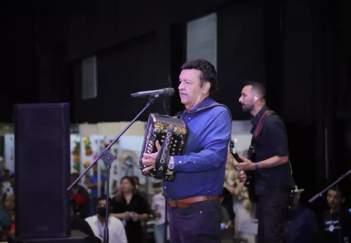 Osvaldo Ayala en la Feria Nacional de Artesanía. Foto: Instagram / @miculturapma