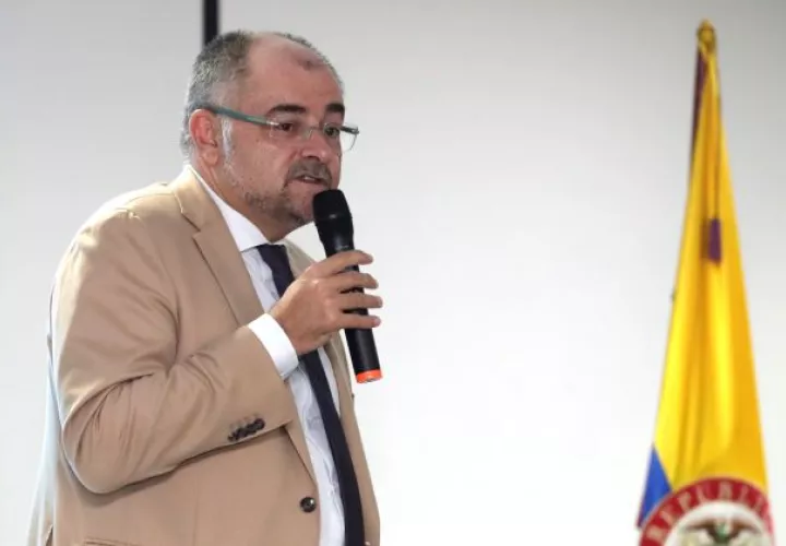 El embajador de la Unión Europea (UE) en Colombia, Gilles Bertrand, habla durante el Foro Regional Ciudades Incluyentes.