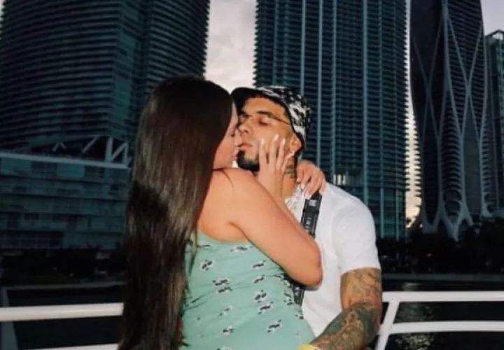 Anuel AA y Laury Saavedra. Foto: Instagram / @anuel