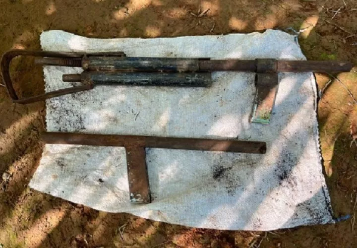  Se encontró un arma tipo escopeta de tipo casera (niple) y una pistola también casera. Foto: José Vásquez 