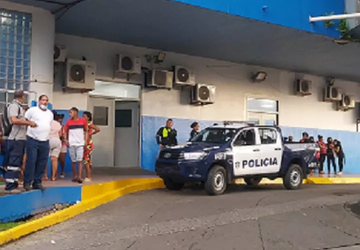 En el Hospital Dr. Manuel Amador Guerrero fue declarada la muerte del joven. Foto: Diomedes Sánchez 