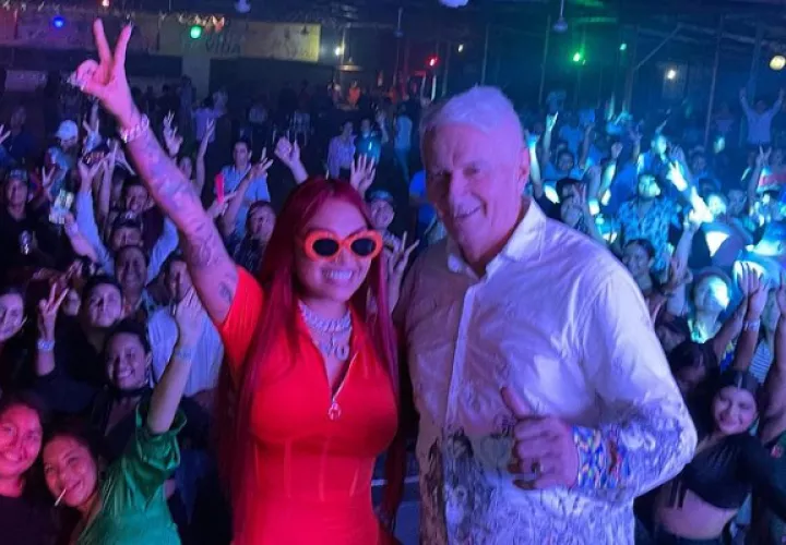 Anyuri y Ulpiano Vergara en el baile. Foto: Instagram / @anyurimusica