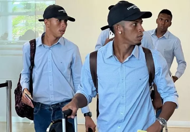 Jugadores del CAI a su llegada a Honduras. Foto: CAI