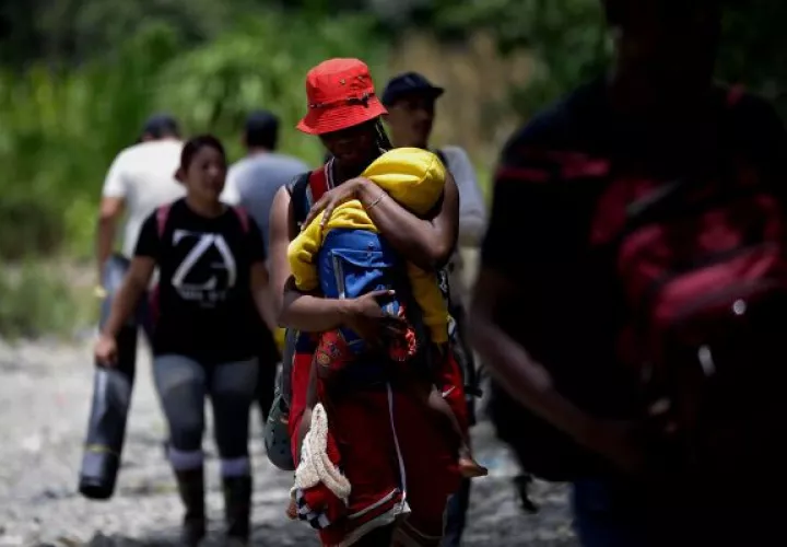  Número de migrantes que atravesaron la selva del Darién en lo que va de año supera ya los 200,000.  Foto: EFE