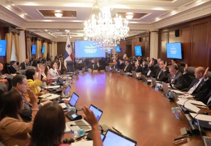 Para el próximo año se tiene presupuestado pagar $5,800 millones en deuda pública. Foto: Cortesía Presidencia