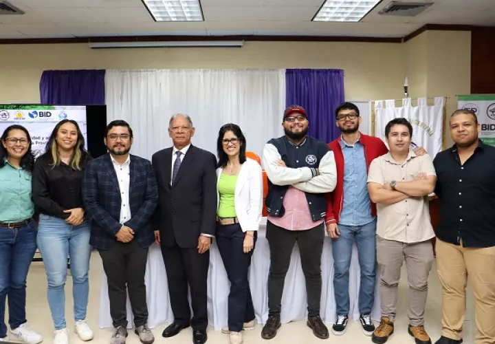 Los investigadores tras la presentación de los resultados del estudio. Foto: Cortesía UTP