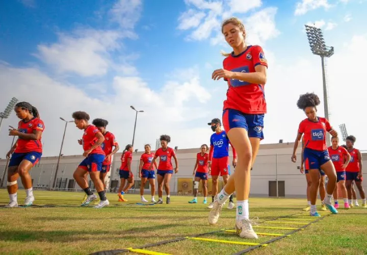 El seleccionado femenino durante los entrenamientos con miras al partido de preparación contra Japón. Foto: Fepafut