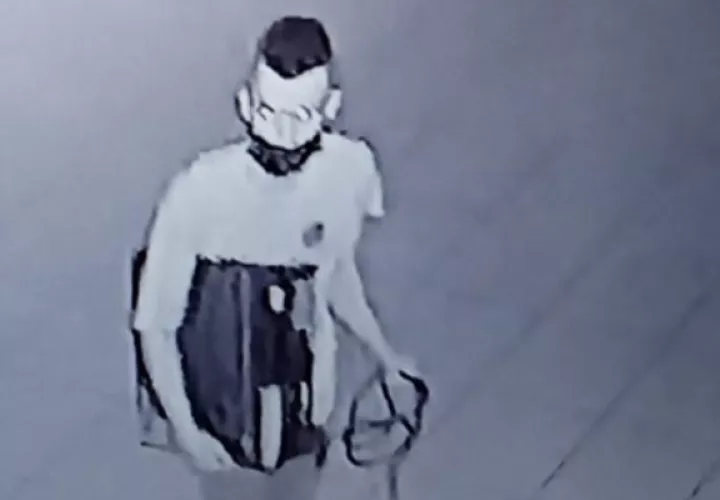 El equipo hurtado está valorado en unos mil dólares. Foto / Captura de pantalla de cámara de seguridad. 