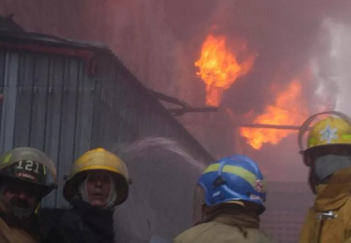 Cuatro mujeres y siete hombres murieron en incendio de un bar en México. Foto: EFE
