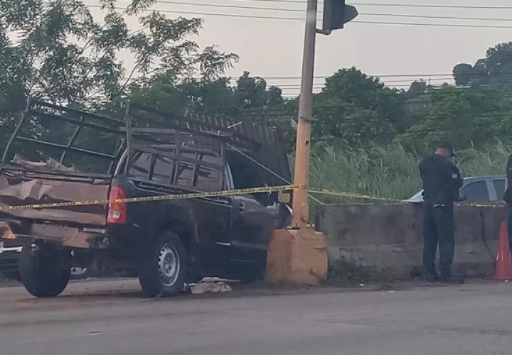 Dentro del vehículo se encontró un arma de fuego dejada presuntamente por los antisociales. Foto: Eric A. Montenegro