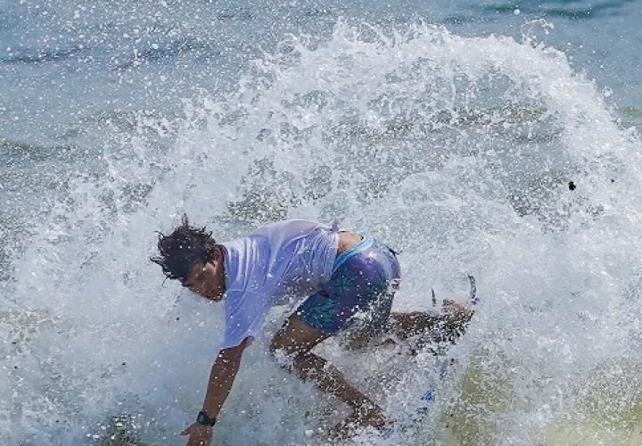 isauroelizondosurfbronce3_0.jpg