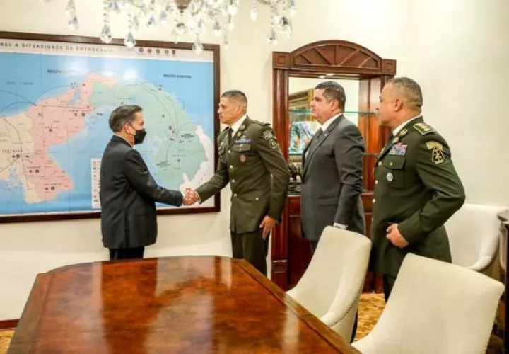 El Comisionado Jorge Gobea ha recibido capacitación en Estados Unidos, Colombia, Israel y Alemania. Foto: Cortesía Presidencia