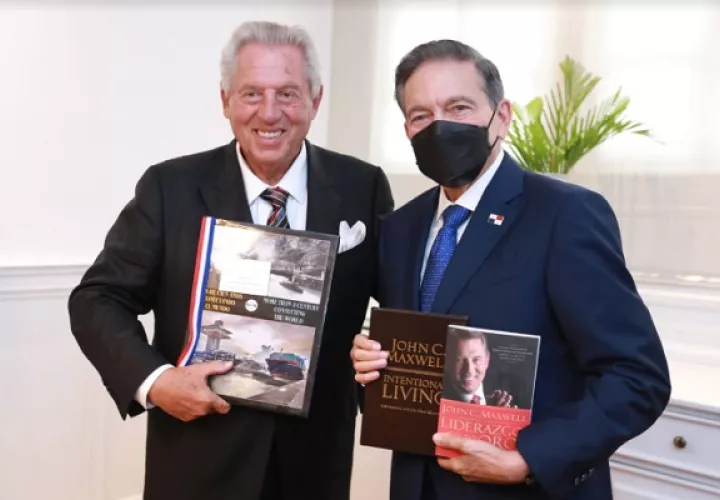 Laurentino Cortizo junto a John Maxwell. Foto: Cortesía Presidencia