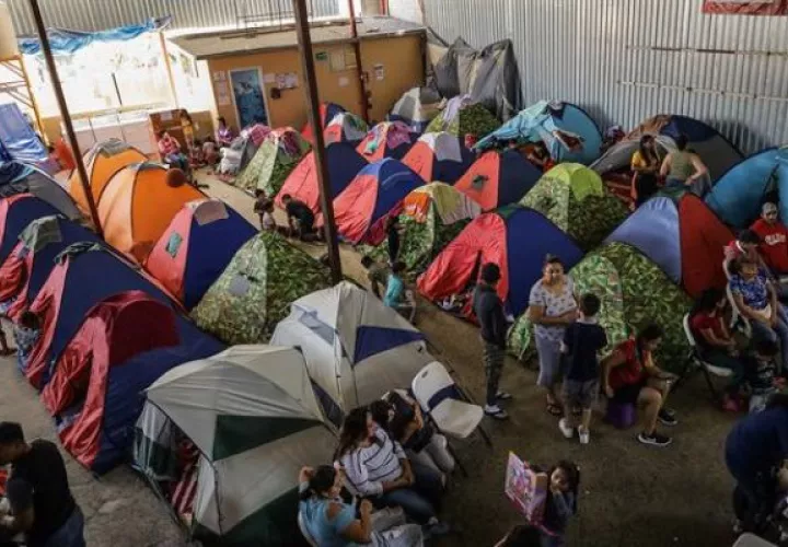  Migrantes permanecen en el albergue Movimiento Juventud 2000 en Tijuana (México). Foto: EFE