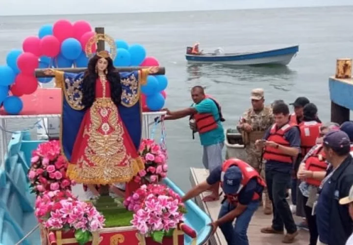 Las celebraciones para La Moñona, iniciaron esta semana con el recorrido desde el puerto de Mensabé.  Foto: Thays Domínguez