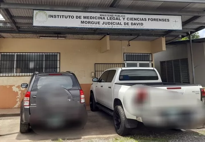 Los cuerpos fueron trasladados desde Changuinola hasta la morgue judicial en David. Foto: José Vásquez 