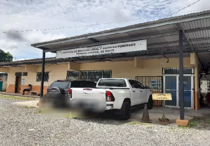 Los cuerpos fueron trasladados desde el distrito de Changuinola hasta las instalaciones de la morgue judicial de David. Foto. Archivo