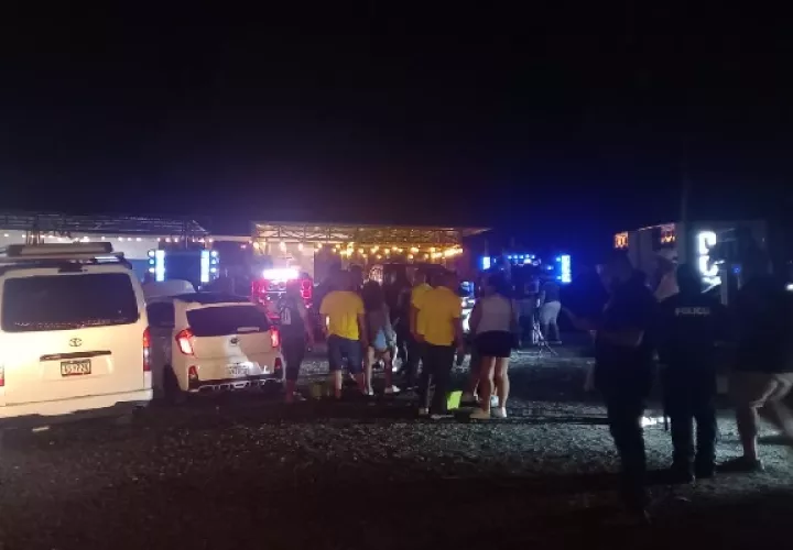Durante el operativo de medición de ruido, se procedió a citar a los propietarios de dos locales de diversión nocturna, al marcar elevados niveles de ruido. Foto. Eric Montenegro