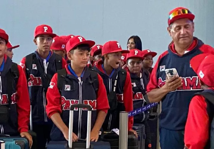 Elpidio Pinto (der.) es el piloto del equipo panameño. Foto: Fedebeis