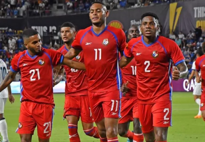 Ismael Díaz festeja su gol contra El Salvador. Foto: Fepafut