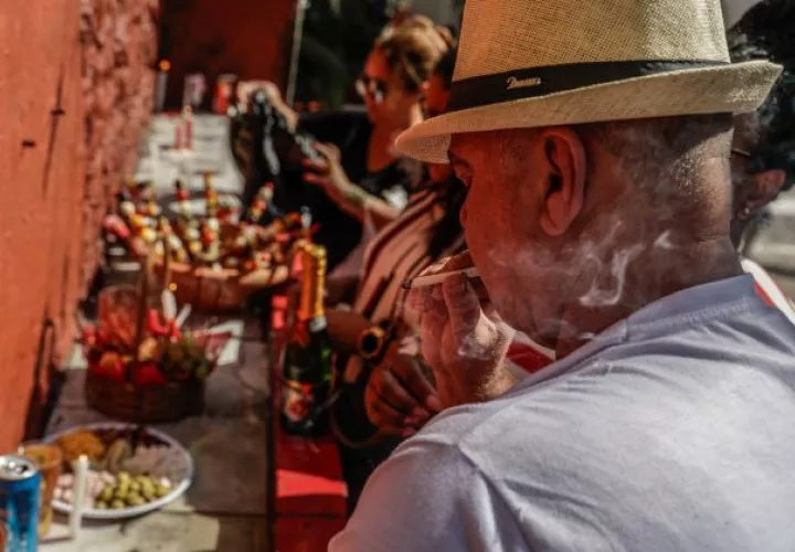En bares, entre apostadores y en las famosas 'rodas de samba', es reverenciado.