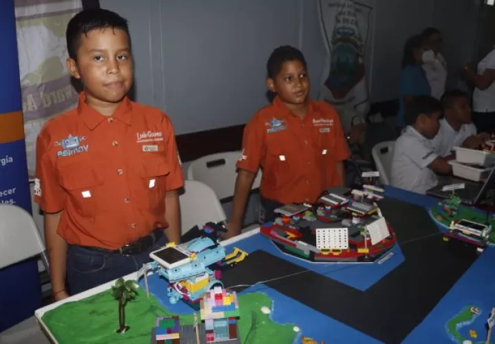 Son ocho categorías que se desarrollan en las competencias de robótica regional.