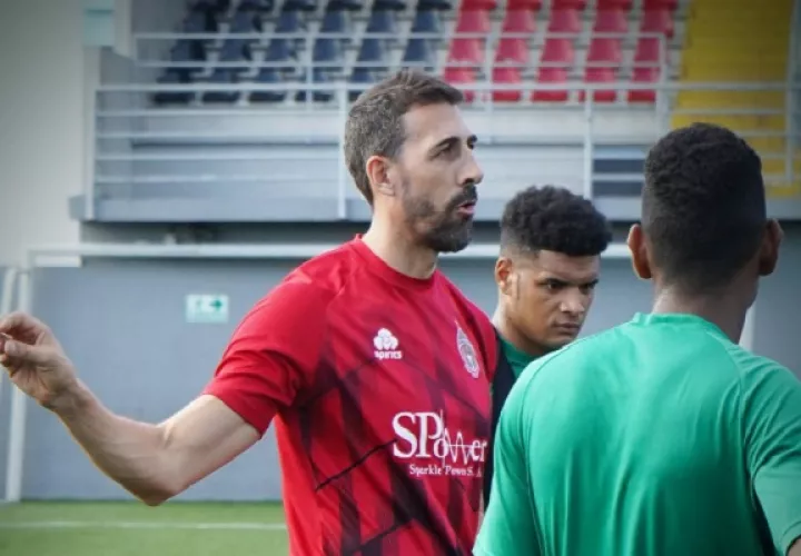 David Dóniga  durante los entrenamientos de Sporting. Foto: Twitter
