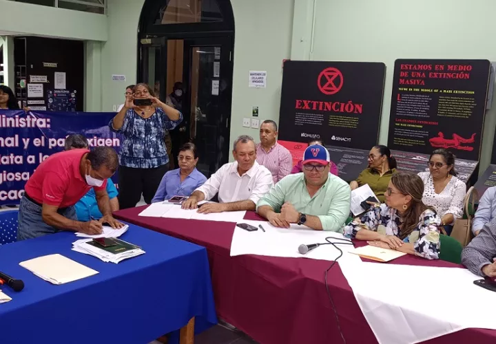 Se firmaron acuerdos con la ministra de Educación, Maruja Gorday de Villalobos. Foto: Melquiades Vásquez