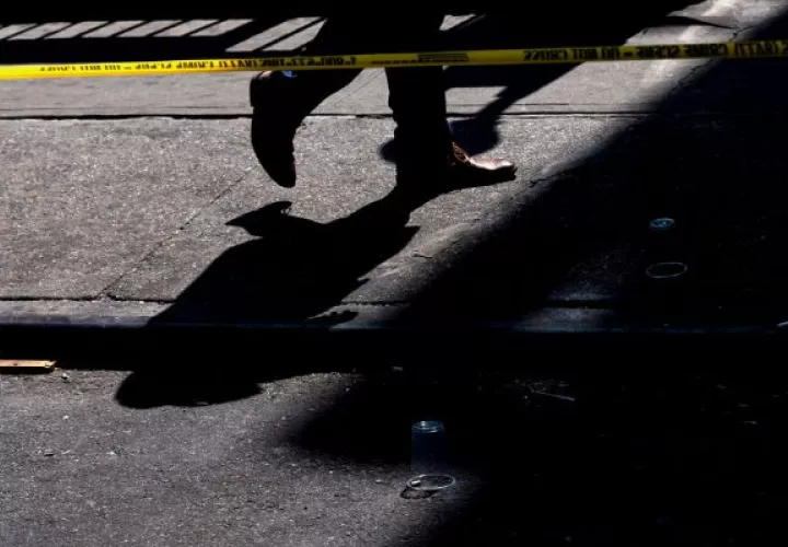 Un hombre a bordo de un ciclomotor tirotea a varias personas en Nueva York. Foto: EFE