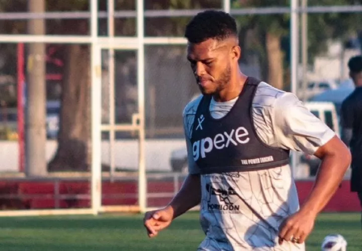 Rolando  Blackburn, jugador del Tauro. Foto: Twitter