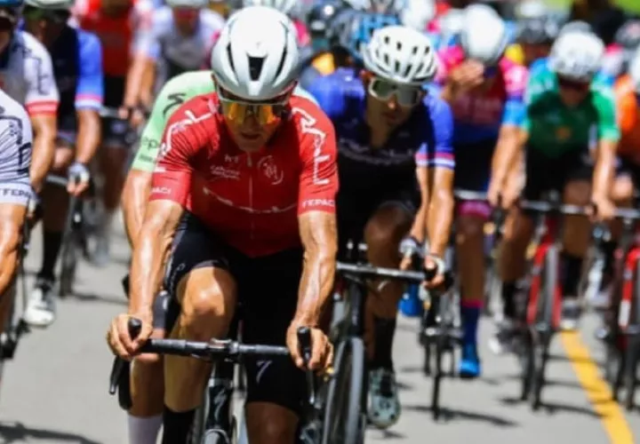 Oscar Sevilla mantiene la camiseta roja de líder y se encuentra a un paso de ganar el Tour de Panamá. Foto: Fepaci