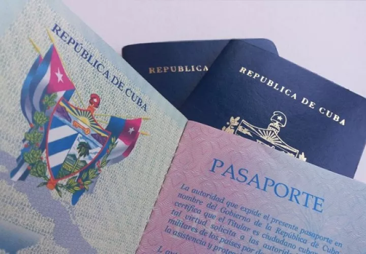 Pasaporte cubano. Tanto Cuba como Panamá solicitan visa a los ciudadanos de ambos países para ingresar a sus territorios. Foto tomada de Internet