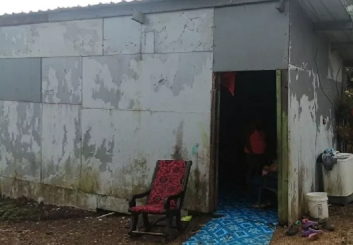 La precaria vivienda en época lluviosa, tiene filtraciones en el techo. Diomedes Sánchez 