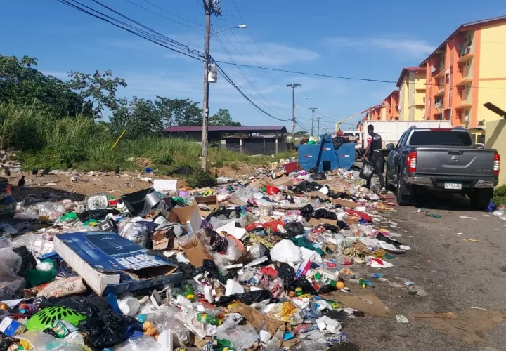 Las comunidades del distrito de Colón están inundadas de basura. Foto: Diomedes Sánchez 
