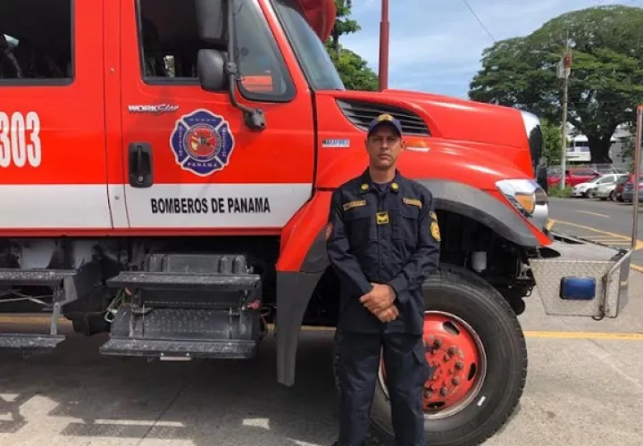 Rodríguez  tiene más de 12 años de experiencia como guardavidas. Foto: Cortesía Bomberos
