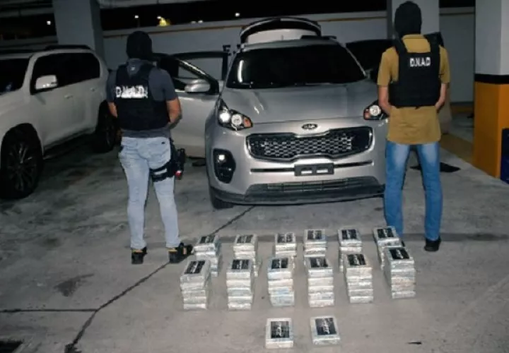 Las personas capturadas fueron llevadas a la zona policial y luego pasadas a manos del Ministerio Público. Foto: Diomedes Sánchez S,