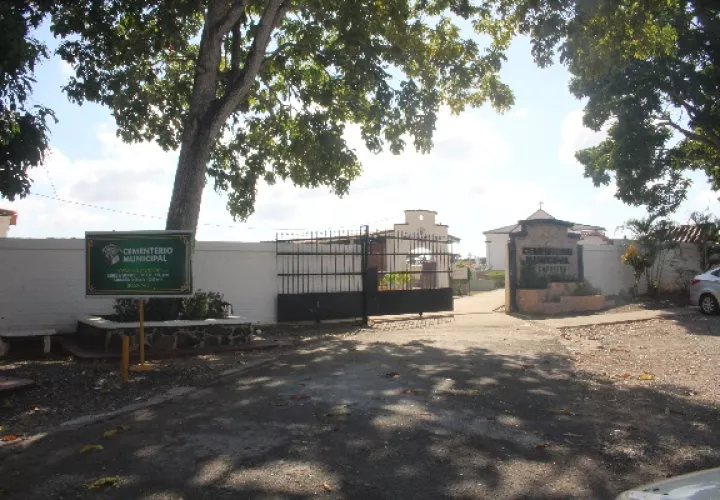 La morosidad existente en el renglón de cementerios en el Municipio de La Chorrera sobrepasa los 550 mil dólares. Foto. Eric Montenegro