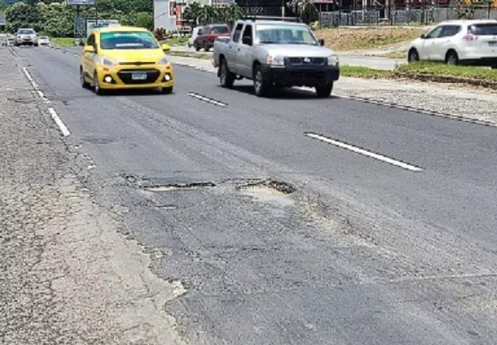 La vía hacia Punta Chame muestra un avanzado deterioro. Foto: Eric A. Montenegro.,