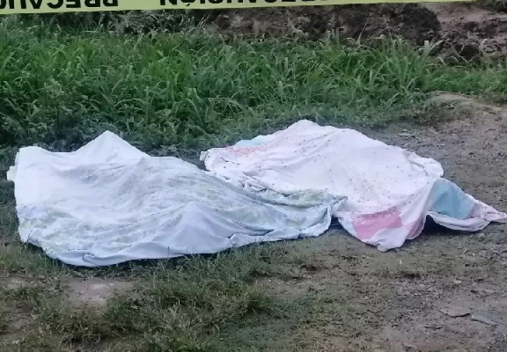 Ambos fallecieron al caerles un alud de tierra en la comunidad de Berbá en el distrito de Barú en la provincia de Chiriquí, cuando realizaban una excavación para una tubería de riego. Foto. José Vásquez